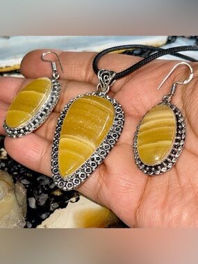 Yellow Agate Pendant & Earrings Set